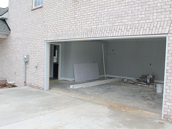 3rd image of 2723 United Dr