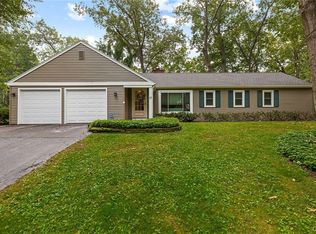 17 Falling Creek Rd, Pittsford, NY 14534