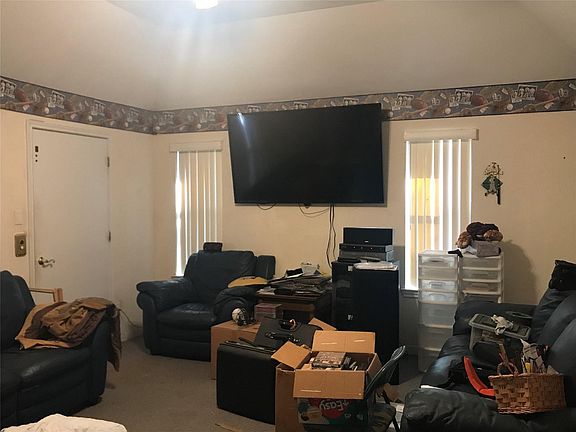 5th image of 3815 Highland Spgs
