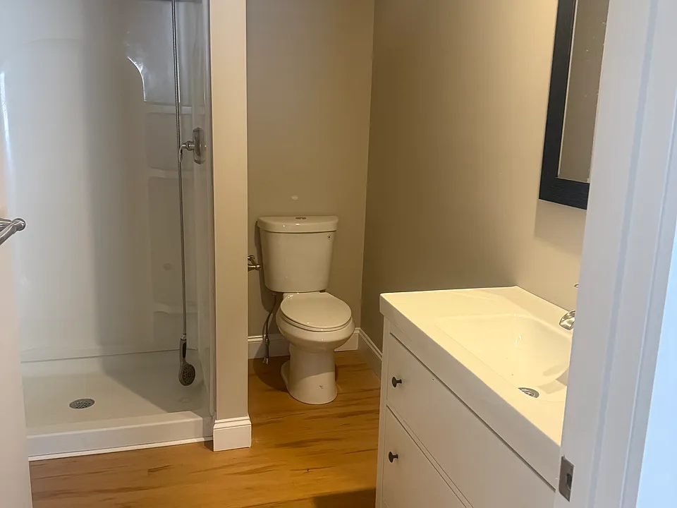 204 Brock St #2