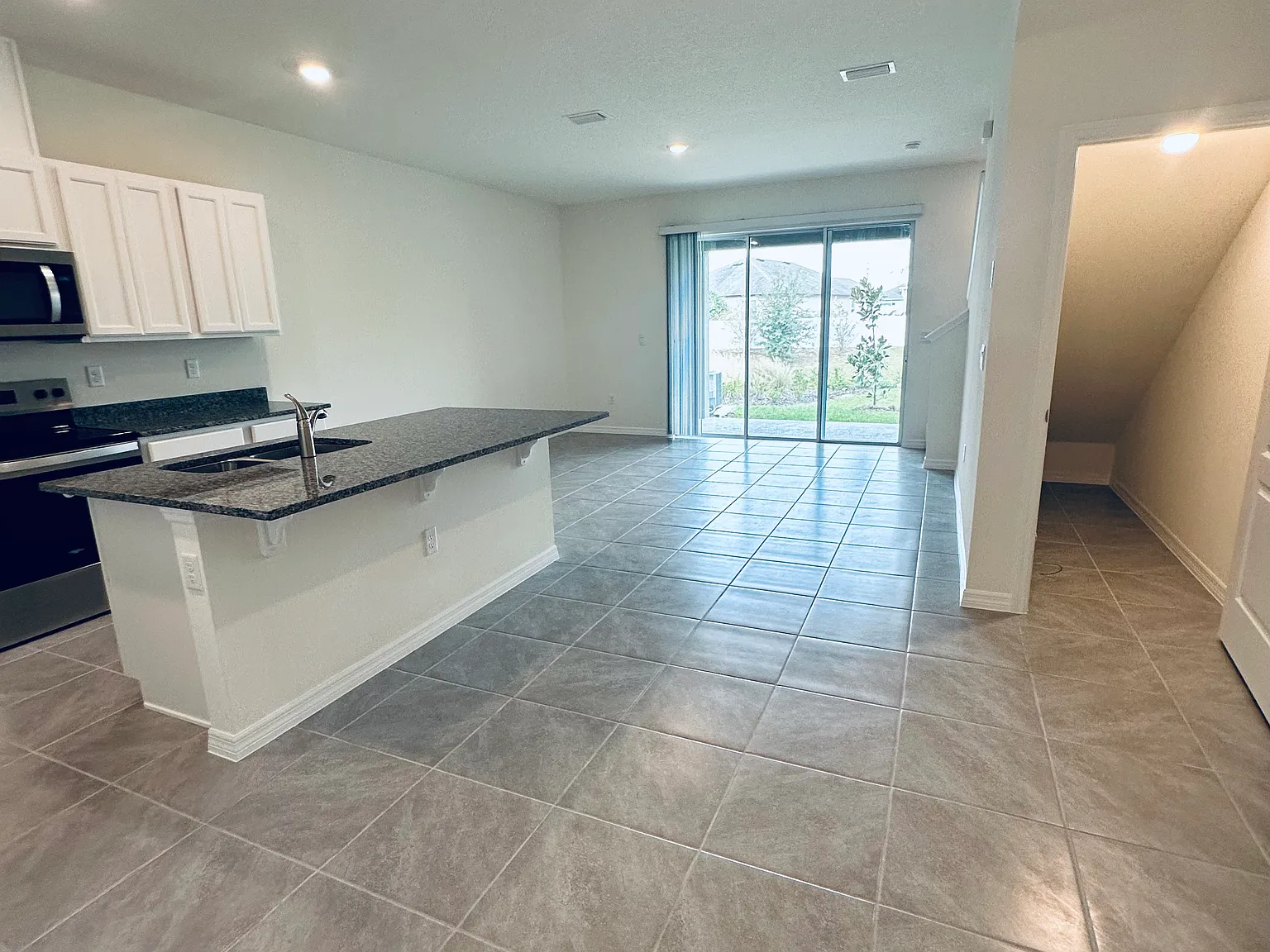 3 bed, 1673 sqft, $1,875 — Photo 3
