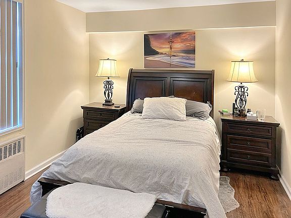 3rd image of 10805 Astoria Blvd APT 1E