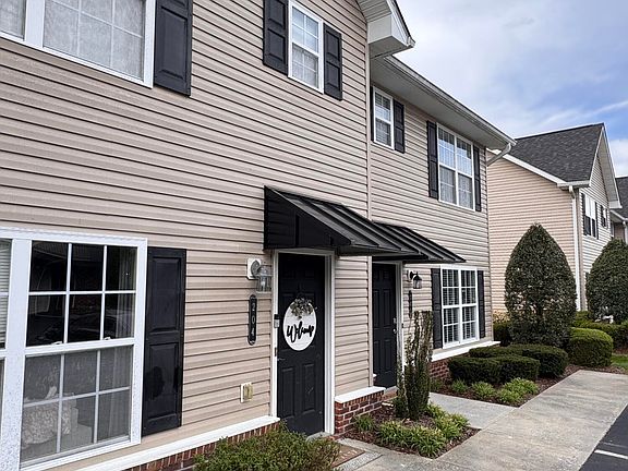 2nd image of 2121 Greenwood Dr #205