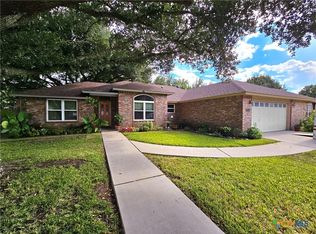215 Parkridge Cir, Seguin, TX 78155