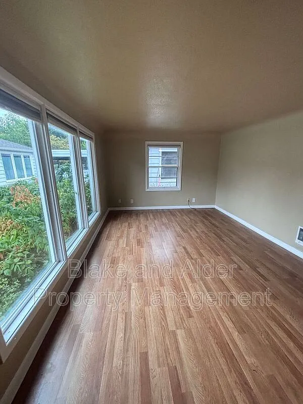 2 bed, 1.0 bath, 791 sqft, $1,695 — Photo 4