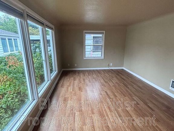 4th image of 650 Breys Ave NE