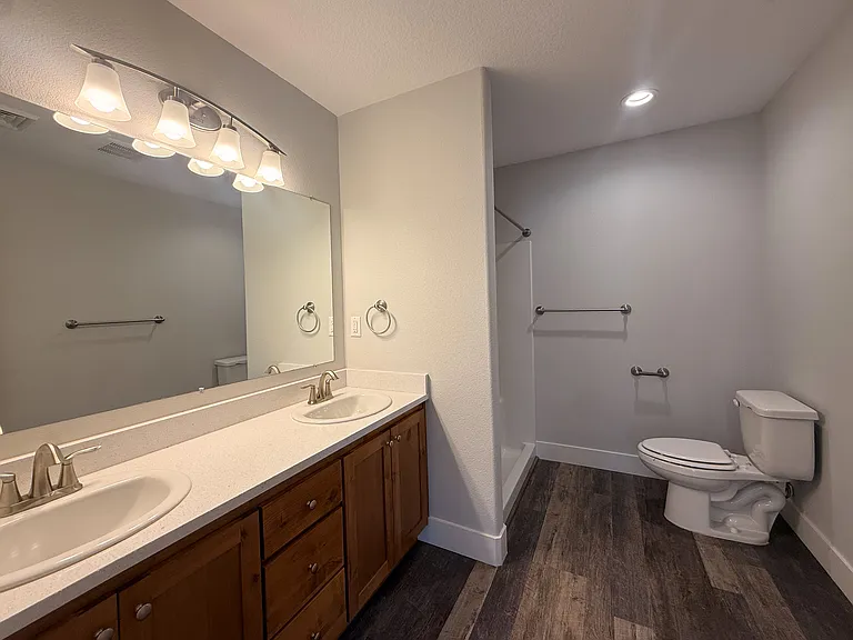 5711 Honey Bee St S — Photo 20