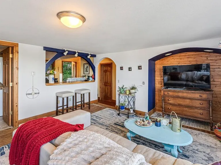 108 S Hill St #TOP — Photo 3