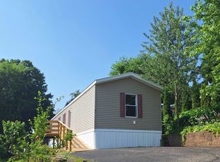 60 Apple Hill Dr, Blue Mounds, WI 53517