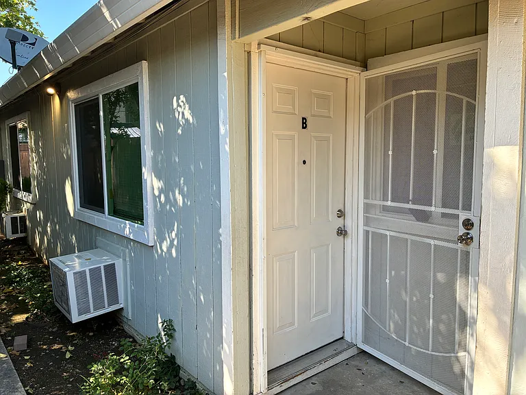 225 Tahoe Ave #B — Photo 15