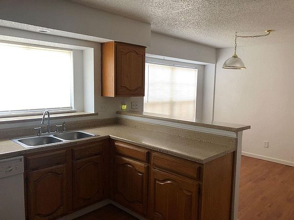 2nd image of 2021 Meadow Park Dr