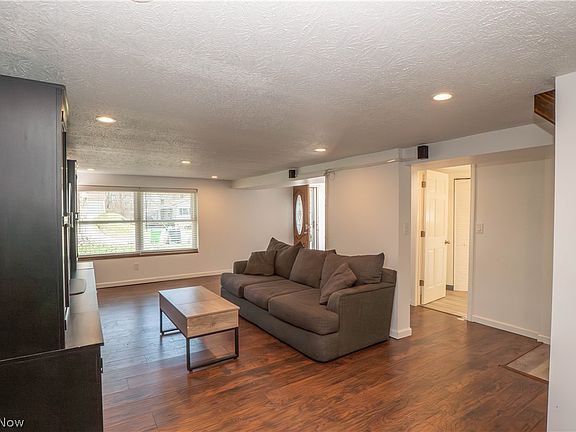 5th image of 266 Hazelwood Ave