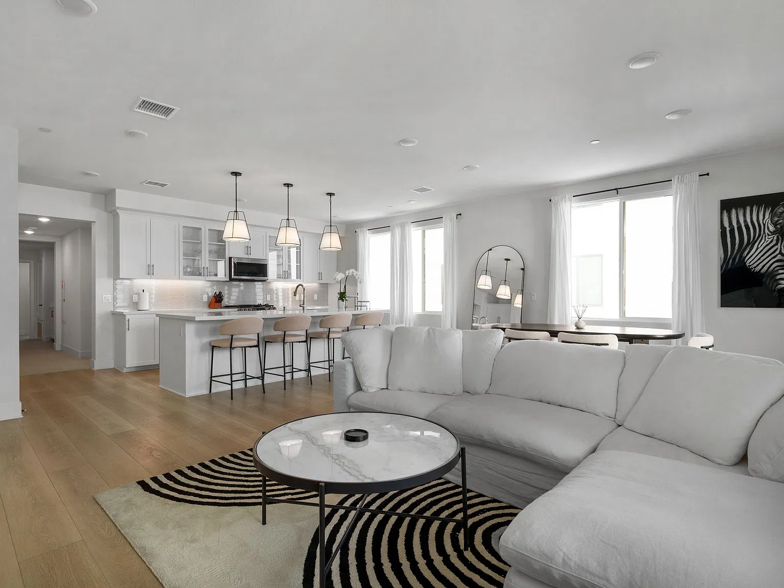 2 bed, 1501 sqft, $6,000 — Photo 4