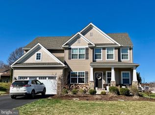 114 Country Side Ln, Leola, PA 17540