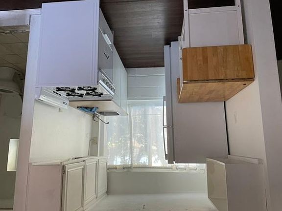 5th image of 5702 Roanoke St #B