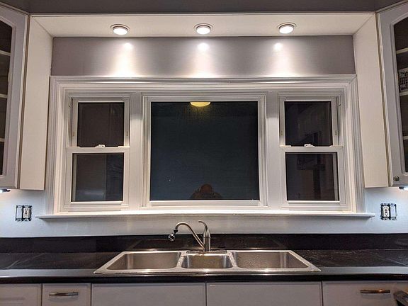 Kitchen: Stainless double oven, 6 burner Viking range, microwave, refrigerator, garbage disposal, triple sink, under cabinet L.E.D. lighting. Approx 14x11 (133 sq ft when you take out unusable space)