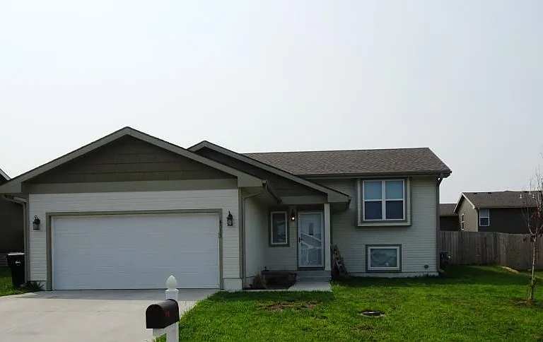 4311 SE Oakleaf Dr — Photo 1
