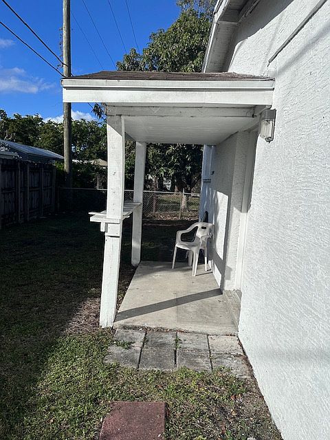 1st image of 1420 N 69th Way