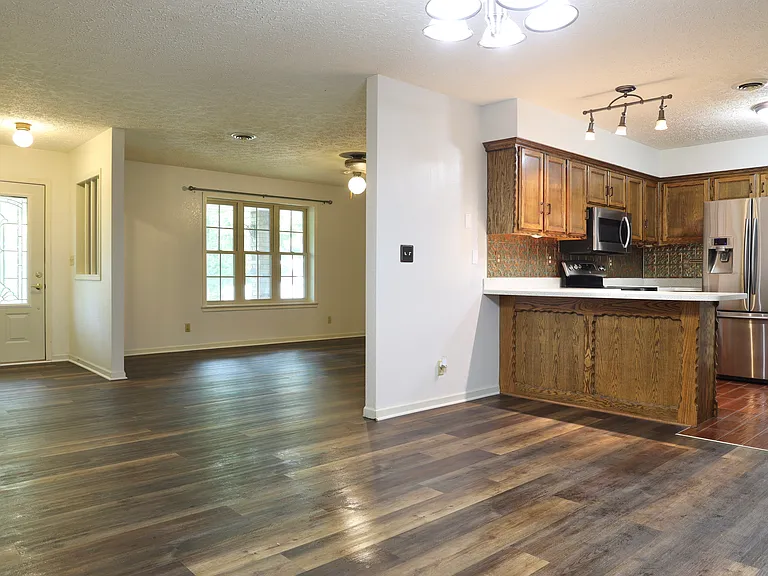 16280 Hardwood Ln — Photo 7