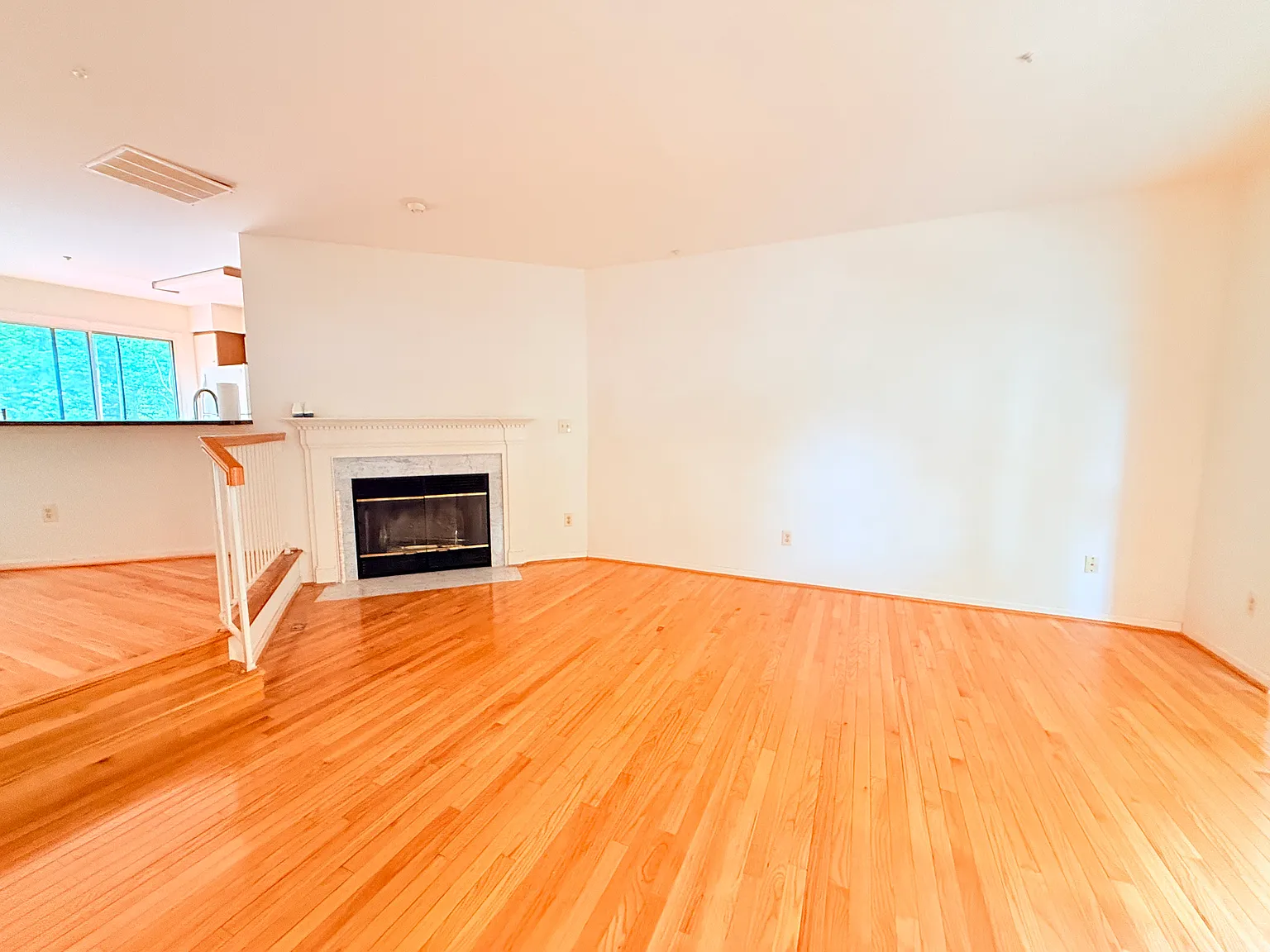 3 bed, 1910 sqft, $2,750 — Photo 2