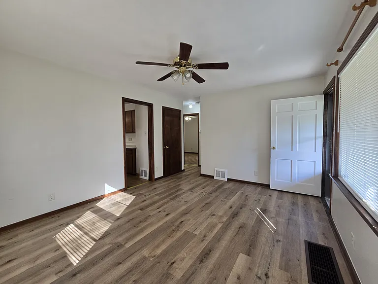 913 169th Pl — Photo 14