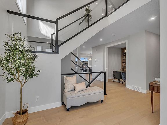 3rd image of 28 Spring Creek Point SW