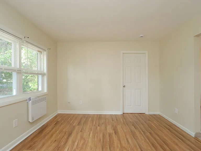 323 Montcalm St #L — Photo 8