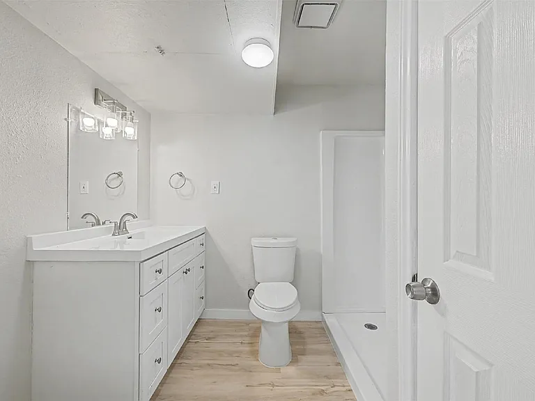 9021 White Settlement Rd #B — Photo 5
