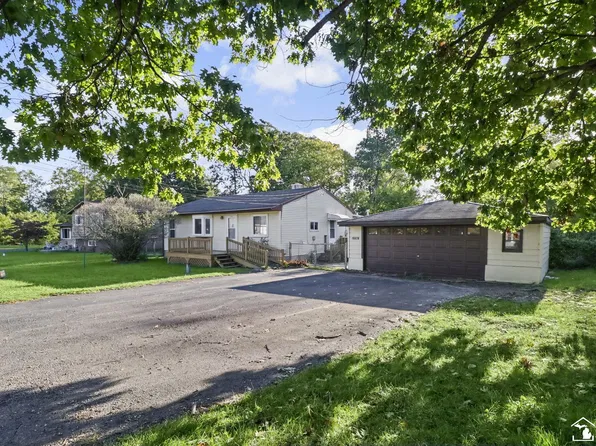 15526 Westwood Dr, Monroe, MI 48161