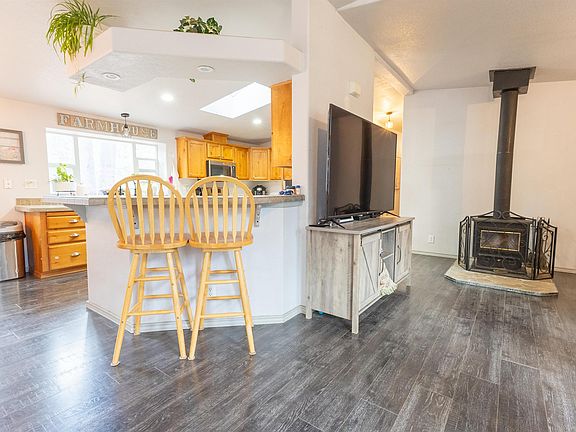 5th image of 691-515 Las Plumas Way
