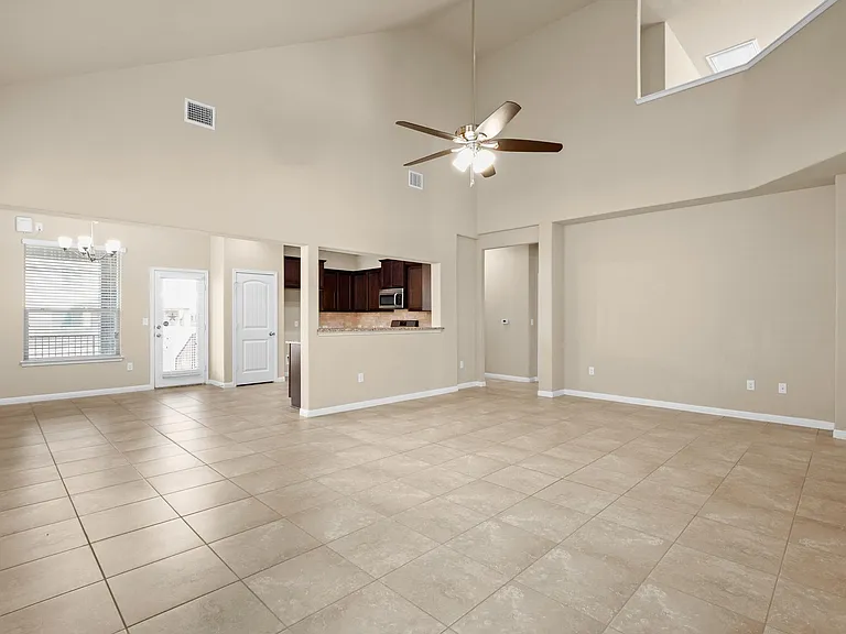 16440 Pienza Dr — Photo 7
