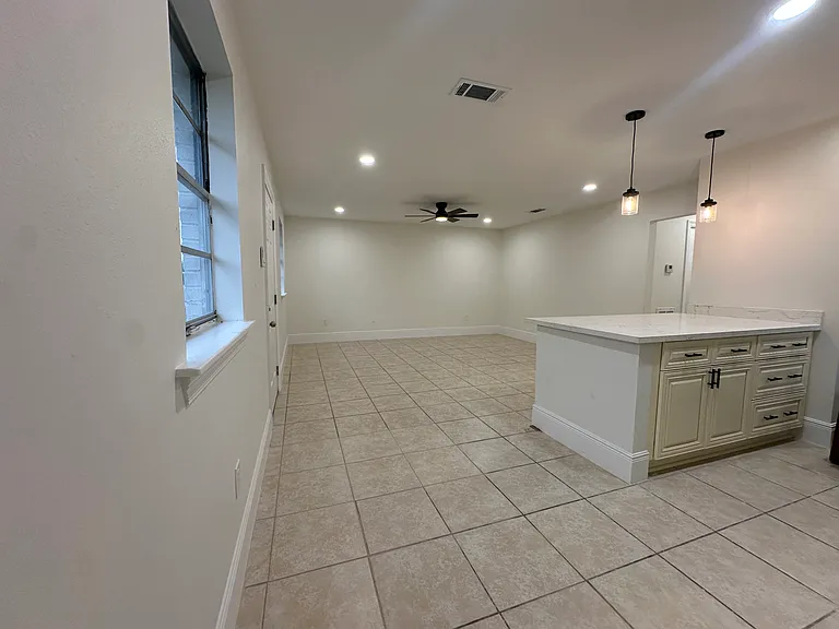 2723 Longwood Dr — Photo 6