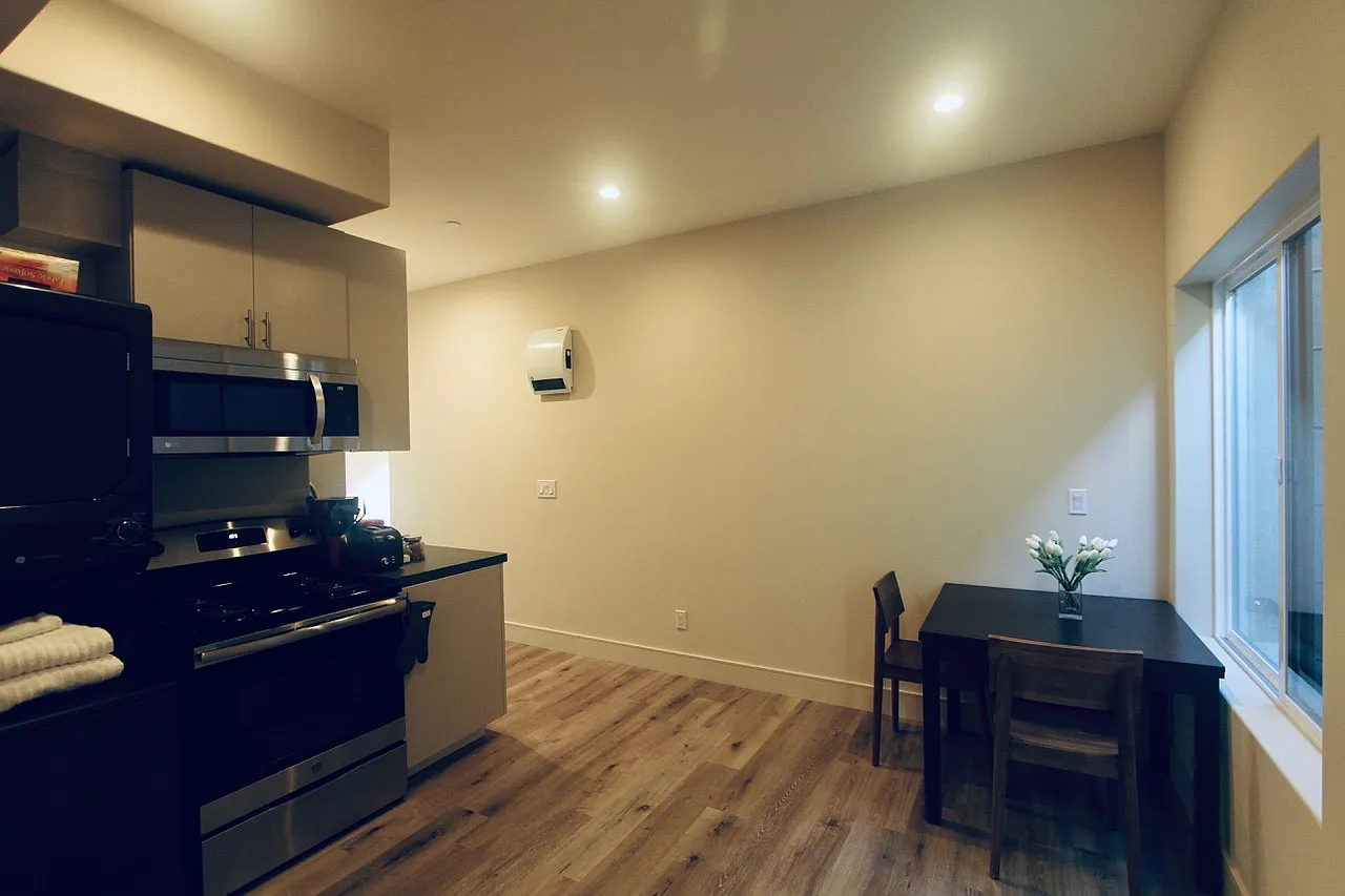 118 Del Monte Ave — Photo 3