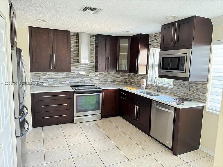 7129 Crescent Creek Way — Photo 12
