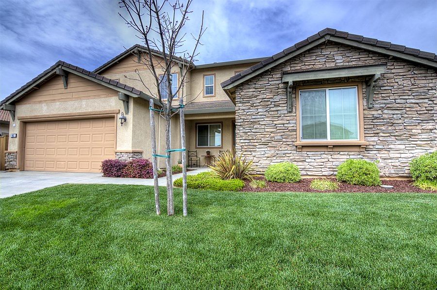 2nd image of 802 Turner Pl
