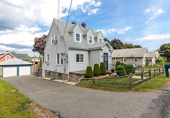 3rd image of 321 Essex St