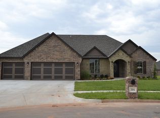 304 Prospector Cir, Yukon, OK 73099