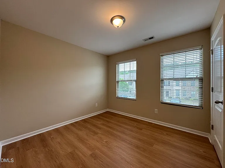 4478 Middletown Dr — Photo 31