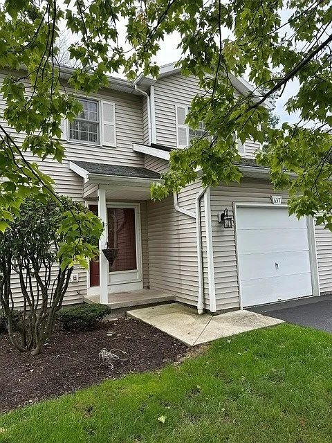 2 bed, 2.5 bath, 1268 sqft, $2,350 — Photo 1
