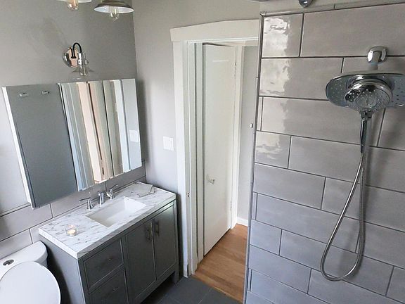 2nd image of 6152 N Hermitage Ave #2S