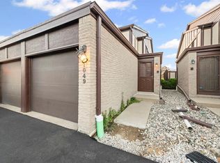 1049 Country Club Dr, Saint Clair Shores, MI 48082