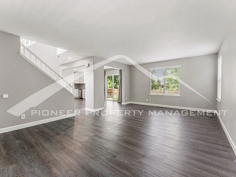 2649 Fernwood Pl — Photo 2