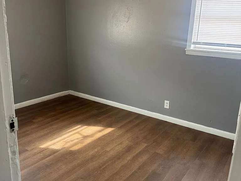 611 N Mirror St — Photo 3