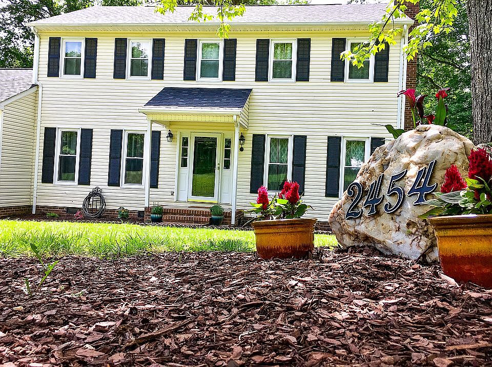 2nd image of 2454 Meadow Creek Ln