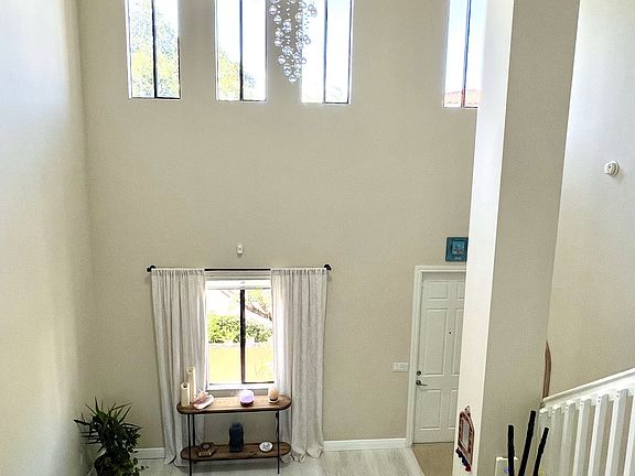 3rd image of 2422 Venetian Way