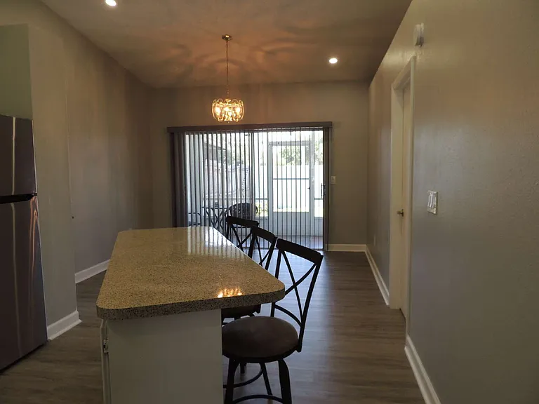 944 Burlwood St — Photo 19