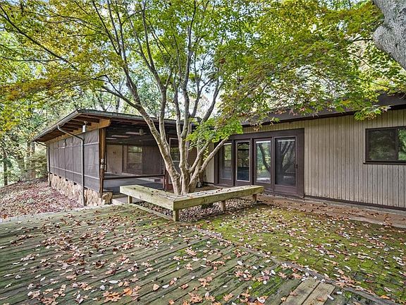 5th image of 3701 Parkview Dr