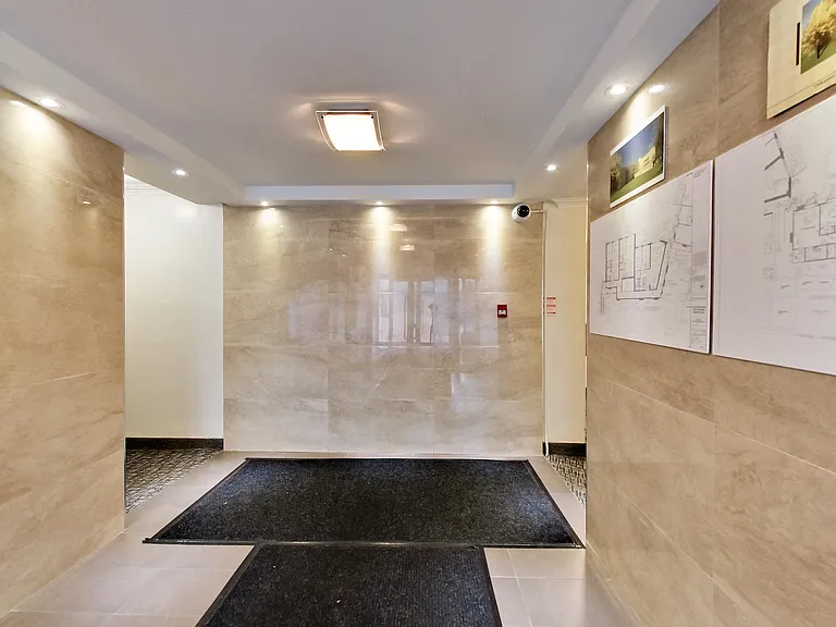 42 Glen Elm Ave #206 — Photo 12