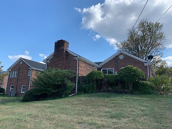 4th image of 415 Linden Ln