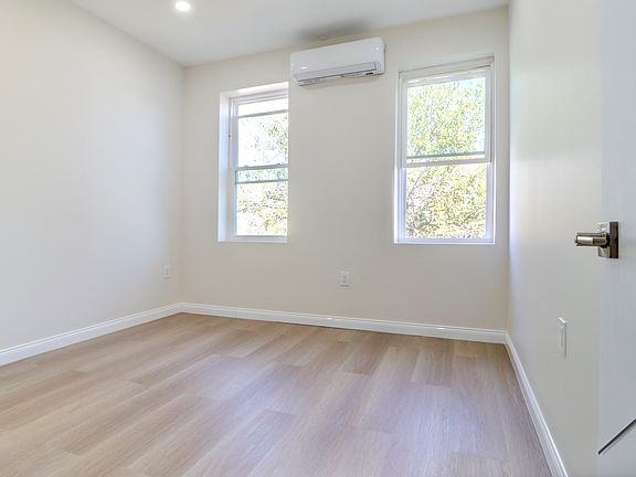 5th image of 7313 71st St #2REARR